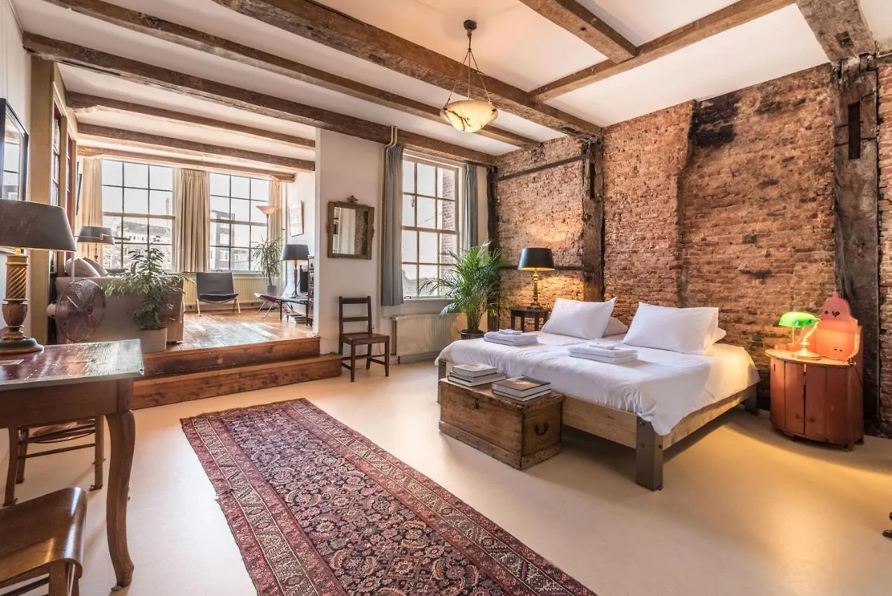 Classy Room 17Th C Canalhouse Amsterdam Niederlande